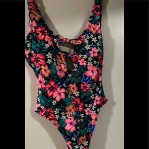 Juniors XL bathing suit, never worn, tags still on.